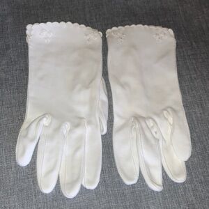 Elegant Vintage White Gloves•Like New!